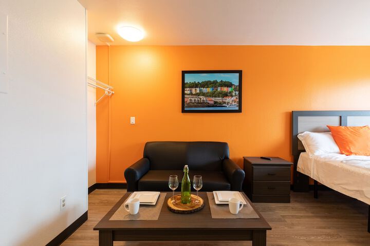 Room 7 of 16
