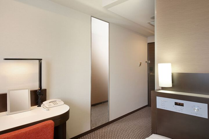 Room 6 of 58