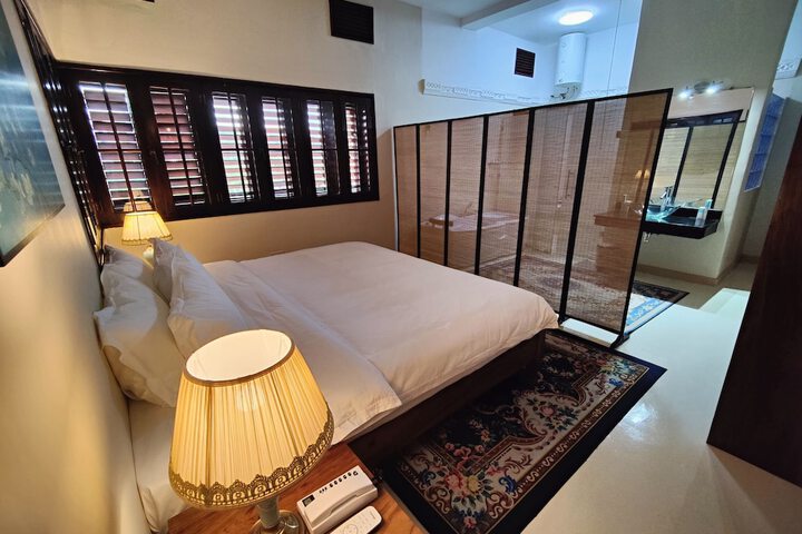 Room 8 of 67