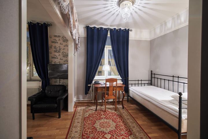 Room 18 of 48