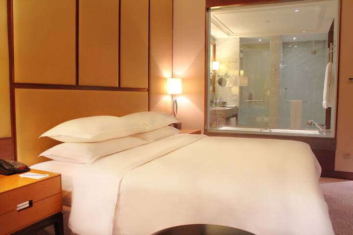 Room 6 of 93