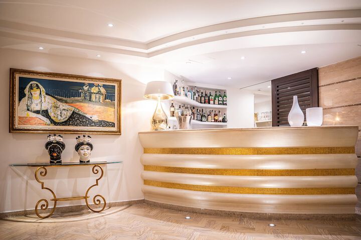 Hotel Interior 8 of 145