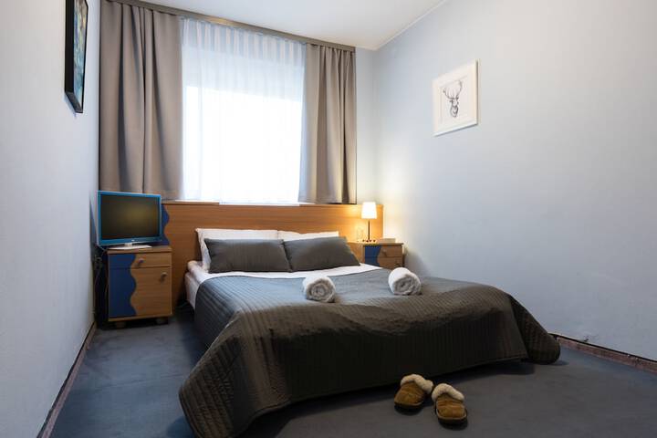 Room 3 of 180