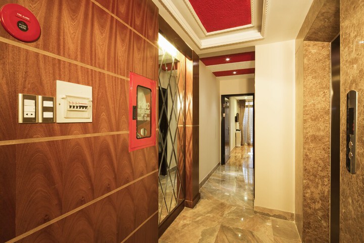 Ballroom/Hall 29 of 32