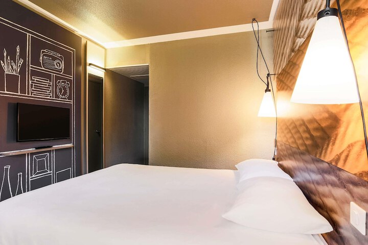 Room 2 of 57