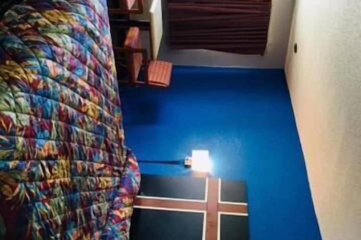 Room 2 of 10