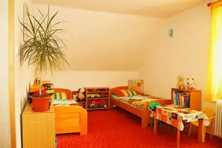 Room 4 of 10
