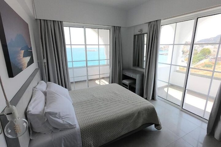 Room 4 of 20