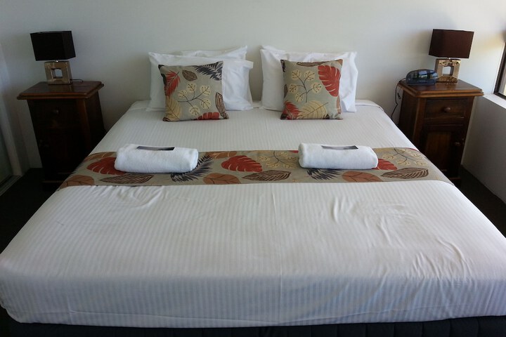 Room 7 of 200