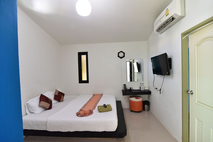 Room 8 of 48