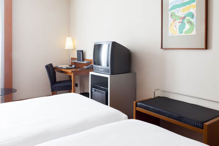 Room 3 of 39