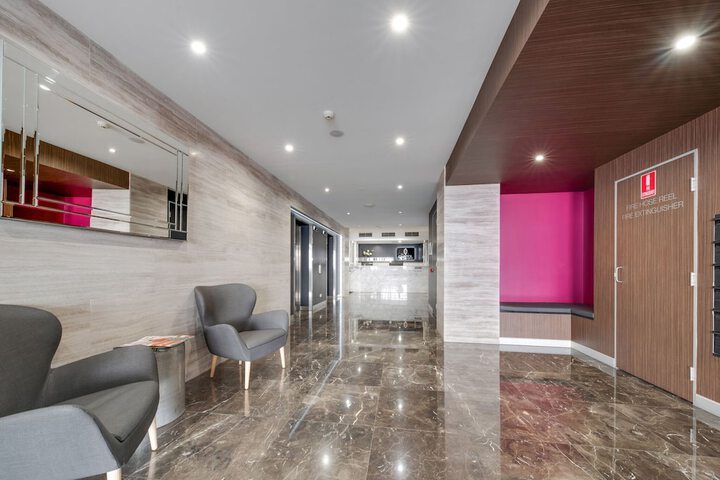 Entrance & Lobby