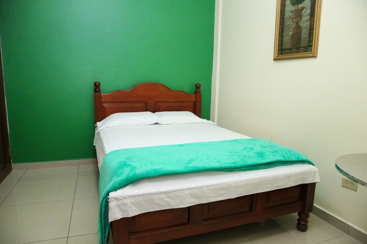 Room 9 of 32