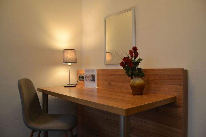 Room 9 of 28