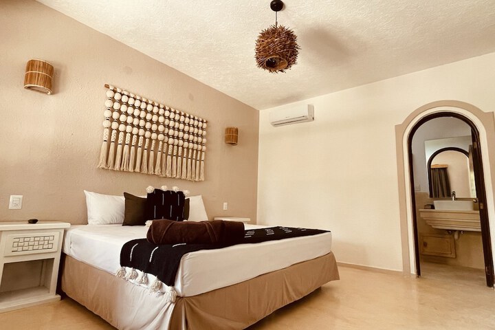 Room 33 of 81