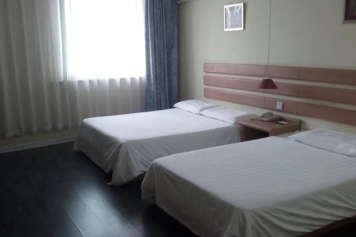 Room 5 of 13