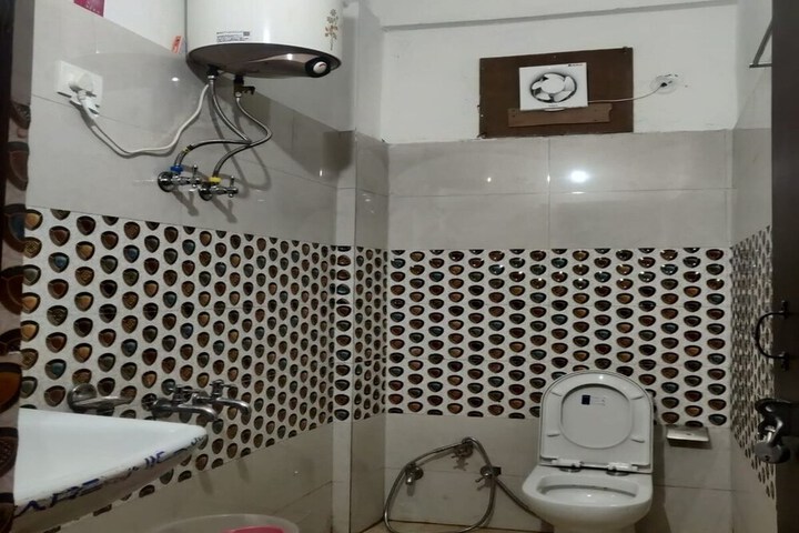 Room 13 of 16