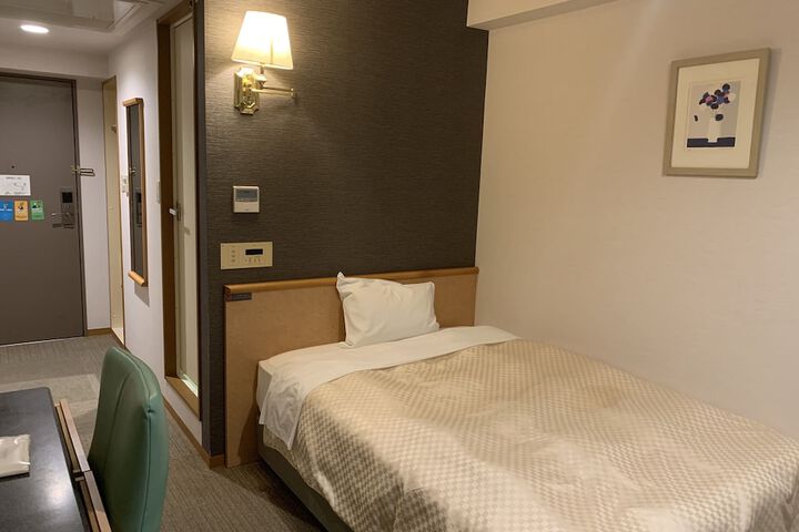 Room 6 of 48