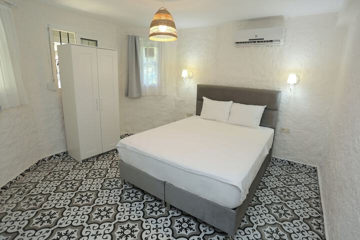 Room 3 of 21