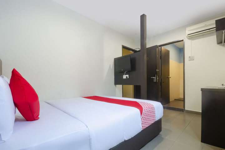 Room 11 of 25