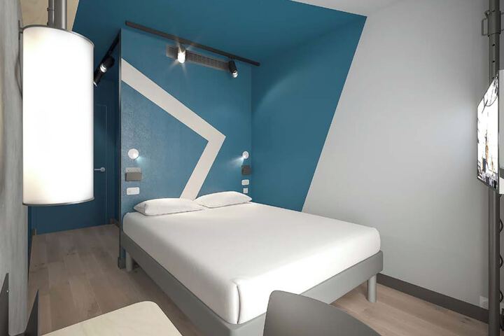 Room 3 of 32
