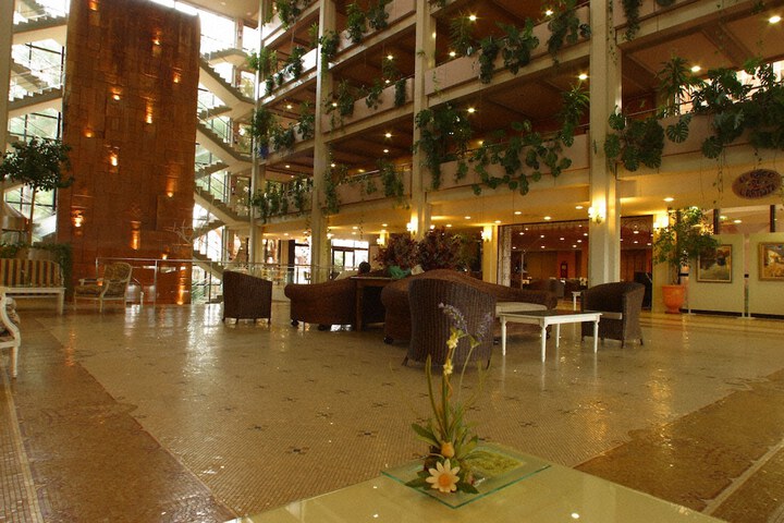 Entrance & Lobby