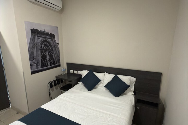 Room 11 of 24