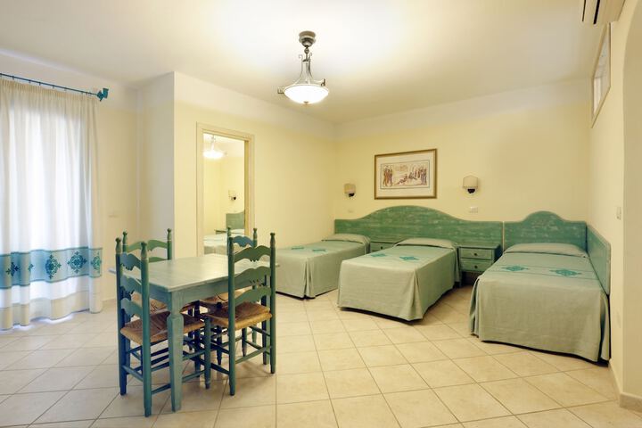 Room 4 of 16
