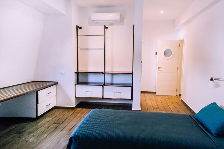 Room 13 of 132