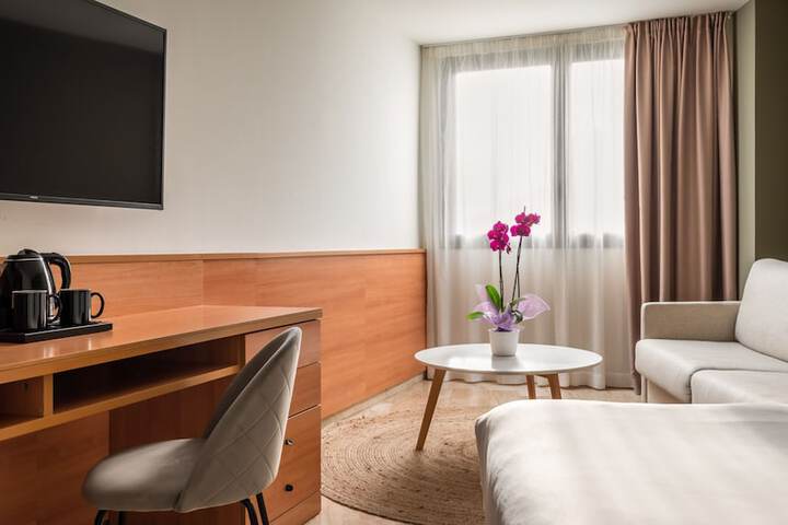 Room 11 of 29