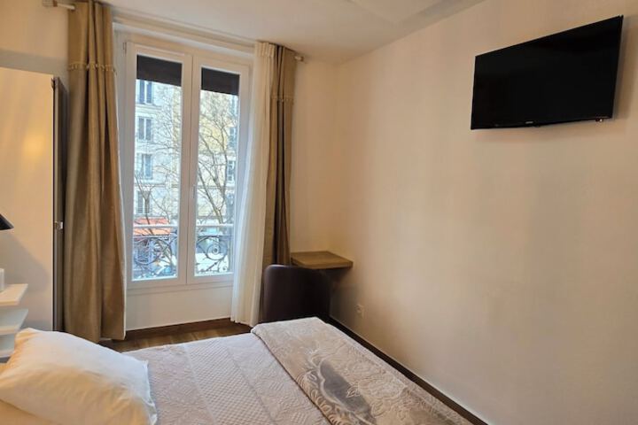 Room 16 of 33