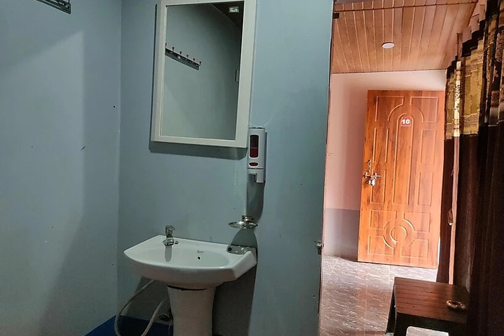 Room 12 of 12