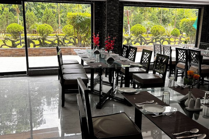 Dining 34 of 78