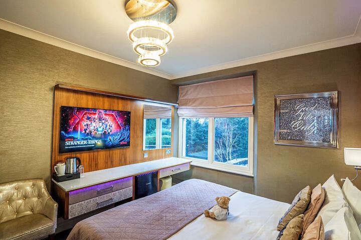 Room 106 of 242