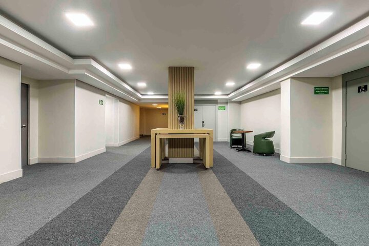 Ballroom/Hall 135 of 156