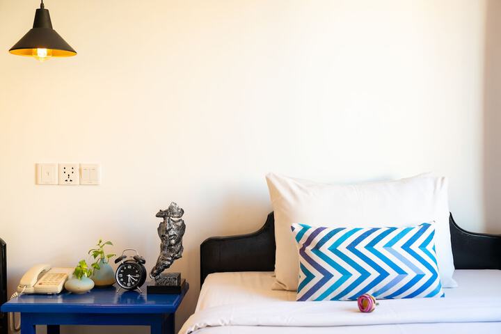 Room 12 of 72