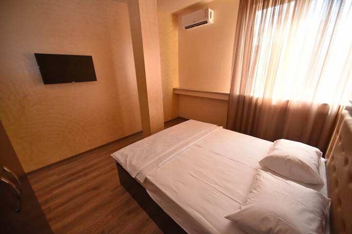 Room 15 of 25