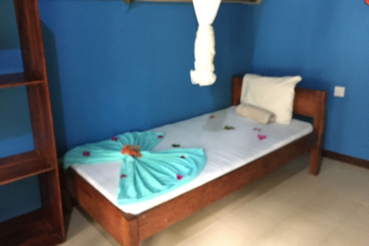 Room 16 of 80