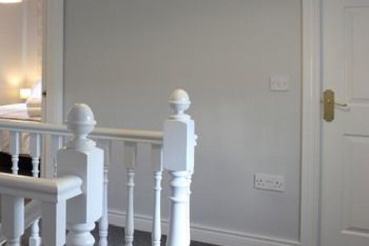 Room 5 of 18