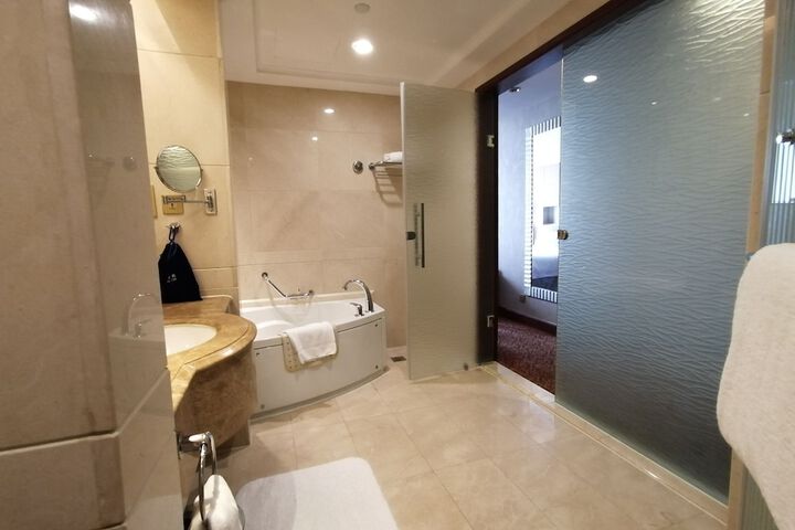 Room 52 of 124