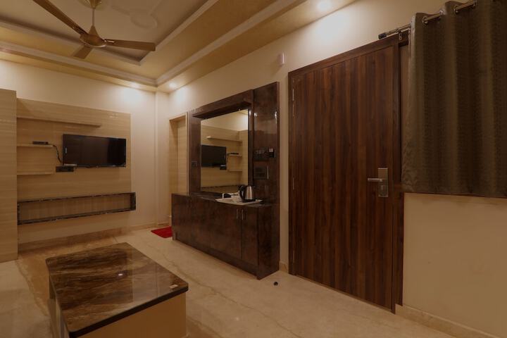 Room 26 of 38