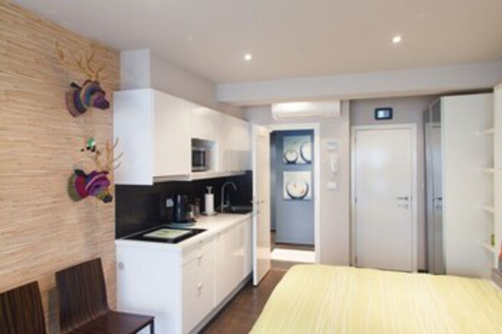 Room 17 of 24