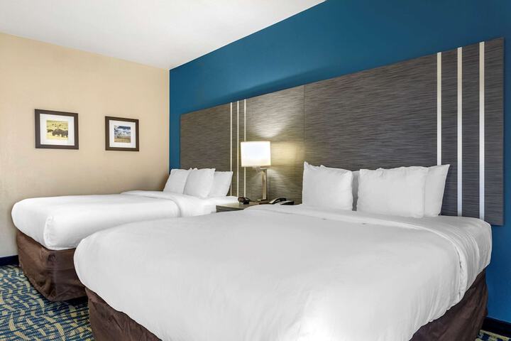2 Queen Beds Accessible (2 of 6)