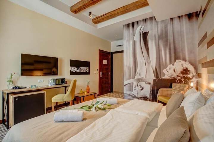 Room 3 of 17