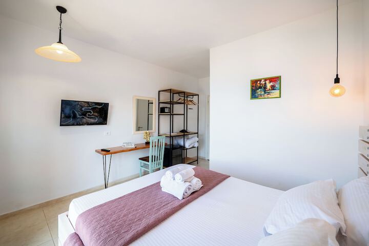 Room 8 of 297