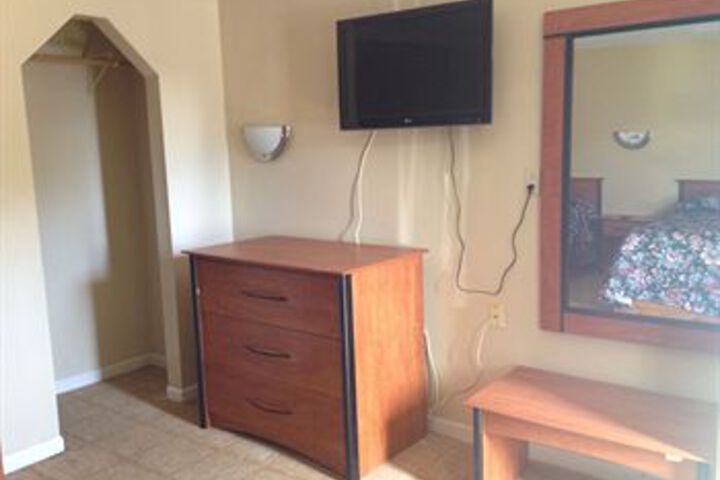 Room 8 of 11