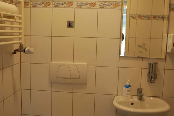 Room 8 of 11
