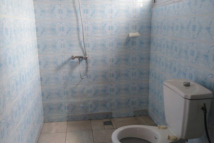 Room 12 of 30