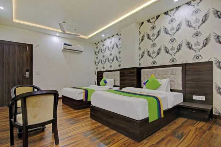Room 8 of 21