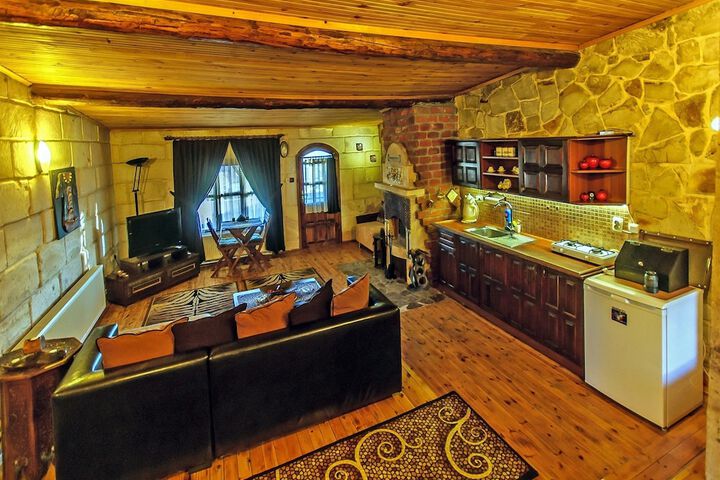 Room 14 of 38